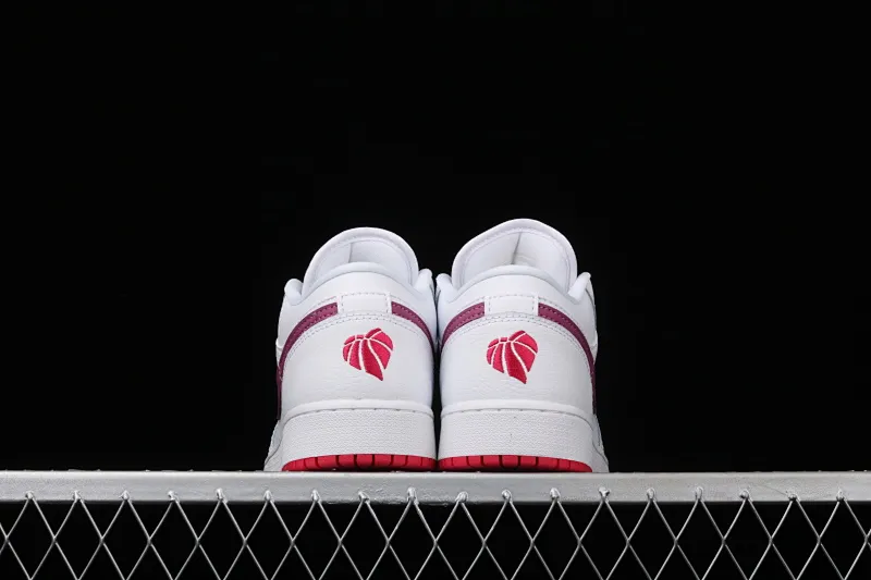 All categories Air Jordan Jordan series basketball shoes Air Jordan 1 Low G version pure original Air Jordan1 Low AJ1 Joe 1 Valentine's Day low-top basketball shoes 554723-161